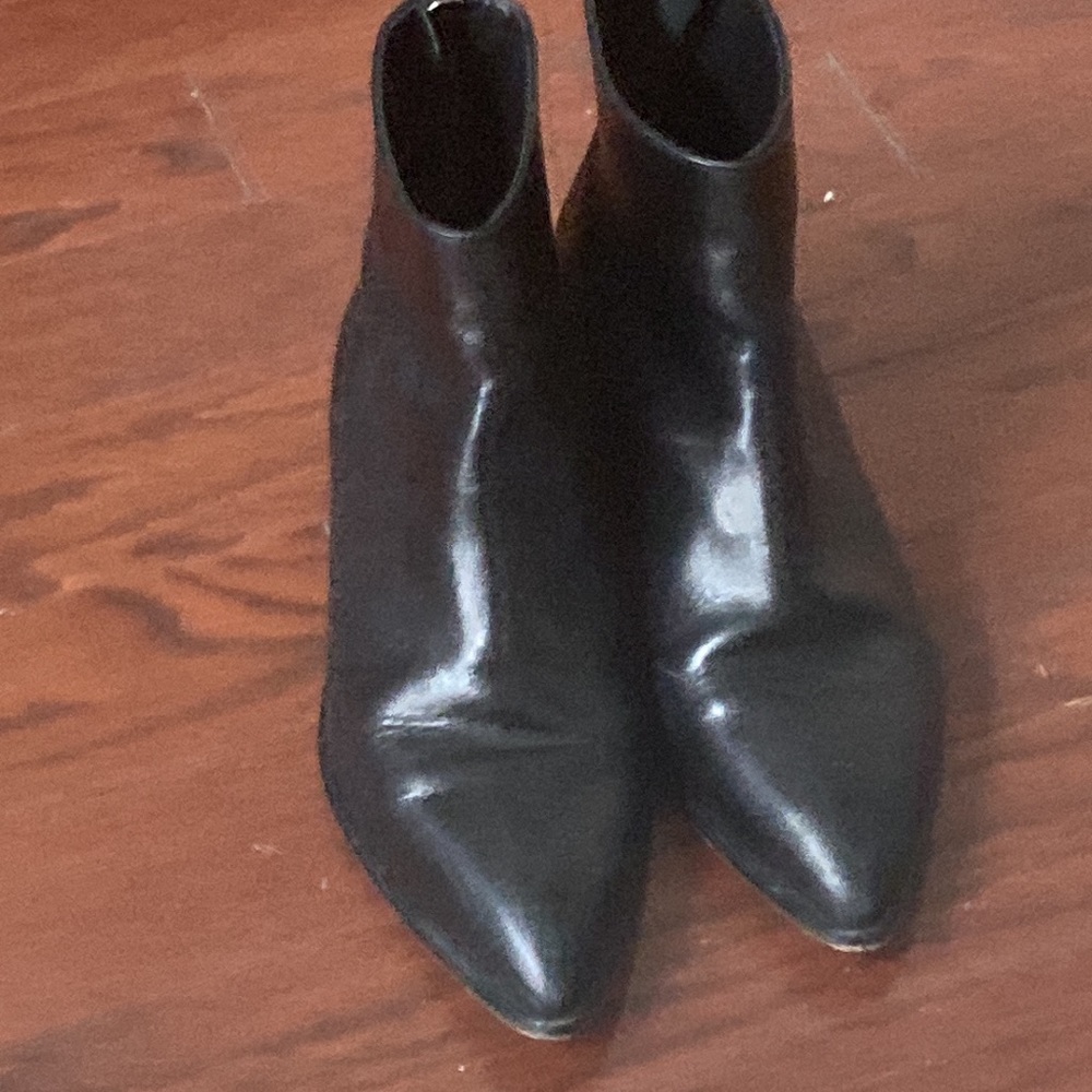 Black ankle boots. Zip back.